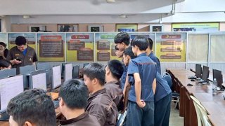 แผนกวิชาช่างเทคนิคคอมพิวเตอร์ จัดอบรมเชิงปฏิบัติการพัฒนาแอปพลิเคชันวางแผนการท่องเที่ยวอัจฉริยะด้วย AWS PartyRock